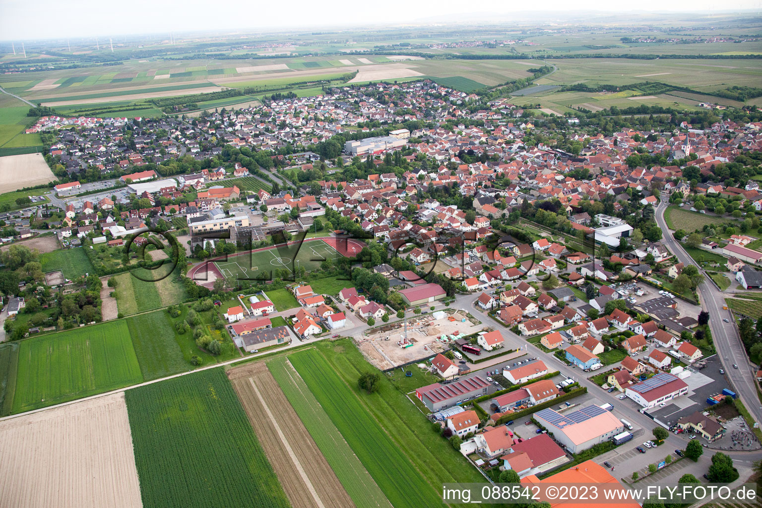 Luftaufnahme von Westhofen im Bundesland Rheinland-Pfalz, Deutschland