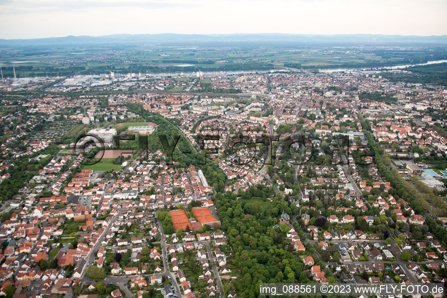 Luftbild von Ortsteil Hochheim in Worms im Bundesland Rheinland-Pfalz, Deutschland