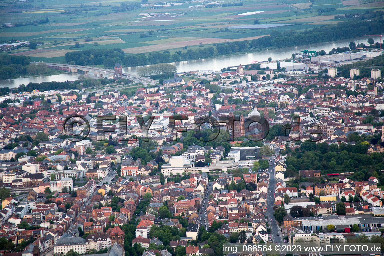 Luftbild von Dom in Worms im Bundesland Rheinland-Pfalz, Deutschland