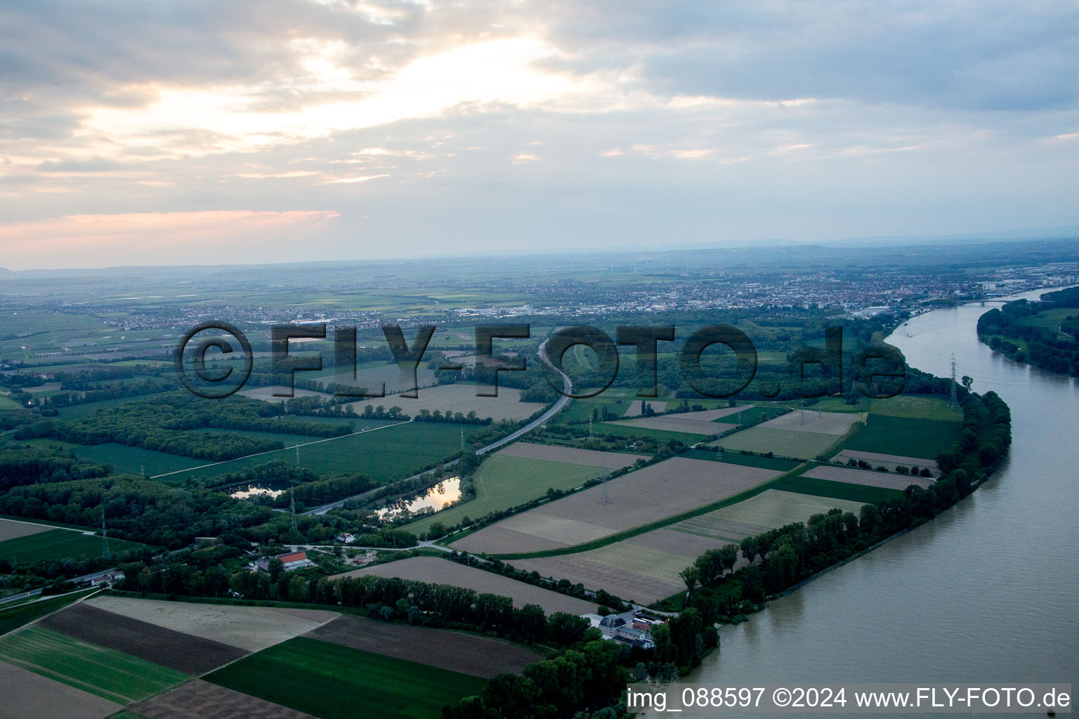 Drohnenaufname von Petersau im Bundesland Rheinland-Pfalz, Deutschland