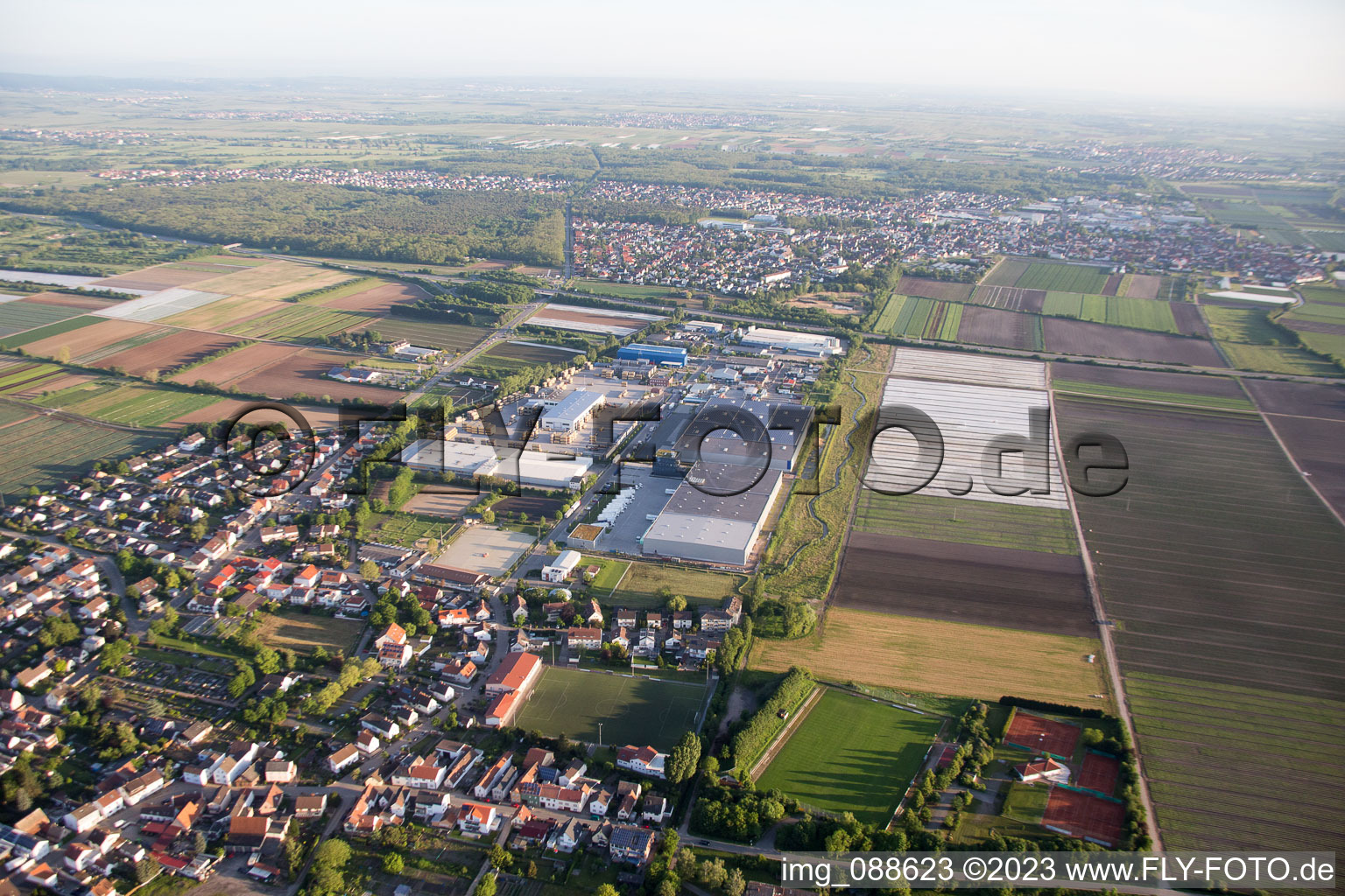 Luftbild von Fußgönheim im Bundesland Rheinland-Pfalz, Deutschland