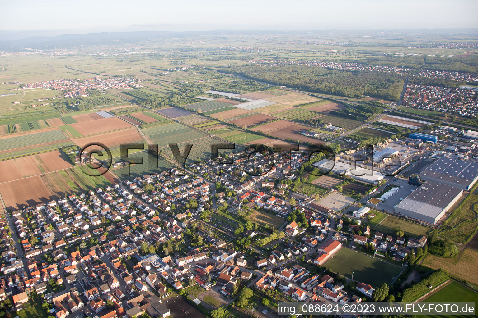 Luftaufnahme von Fußgönheim im Bundesland Rheinland-Pfalz, Deutschland