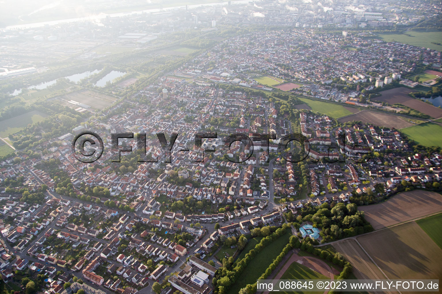 Luftbild von Ortsteil Edigheim in Ludwigshafen am Rhein im Bundesland Rheinland-Pfalz, Deutschland