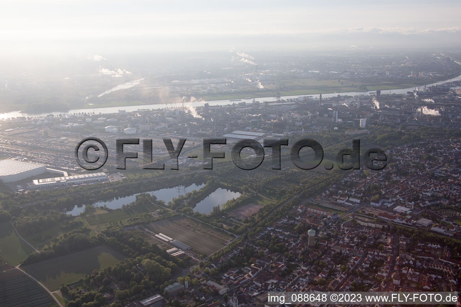 Luftbild von Ortsteil Oppau in Ludwigshafen am Rhein im Bundesland Rheinland-Pfalz, Deutschland