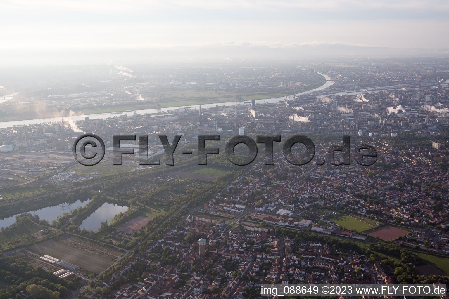 Luftaufnahme von Ortsteil Oppau in Ludwigshafen am Rhein im Bundesland Rheinland-Pfalz, Deutschland