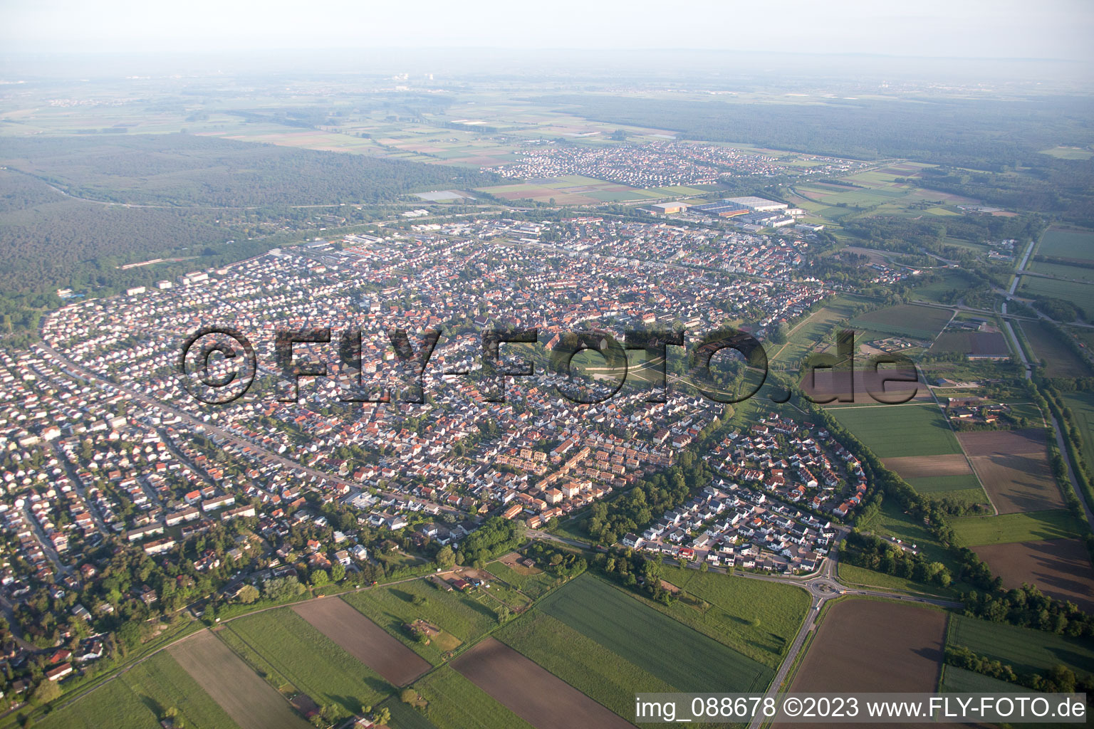 Drohnenbild von Lorsch im Bundesland Hessen, Deutschland