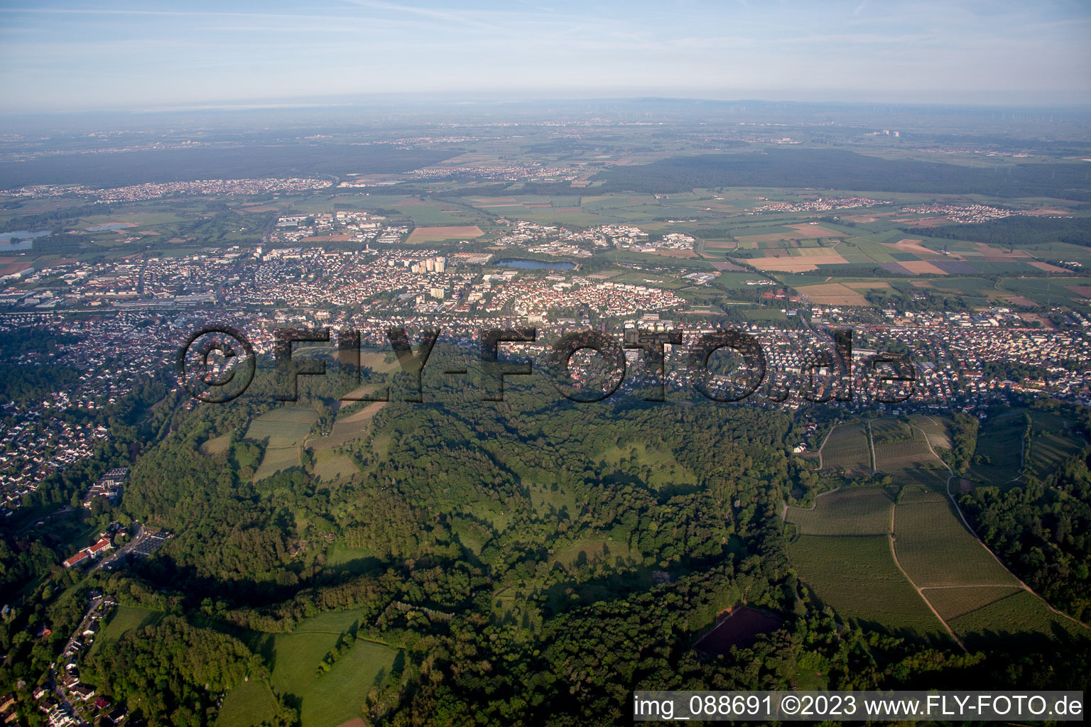 Luftaufnahme von Bensheim, Auerbach von Osten im Bundesland Hessen, Deutschland