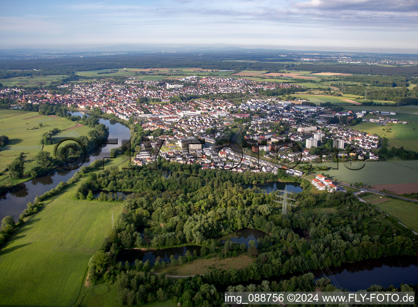 Dorfkern an den Fluß- Uferbereichen des Main in Seligenstadt im Bundesland Hessen, Deutschland