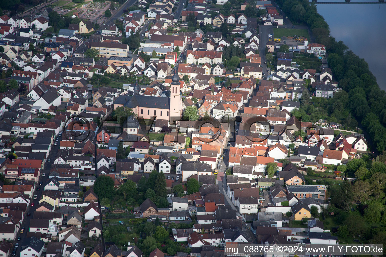 Kath. Kirche im Ortsteil Klein-Krotzenburg in Hainburg im Bundesland Hessen, Deutschland