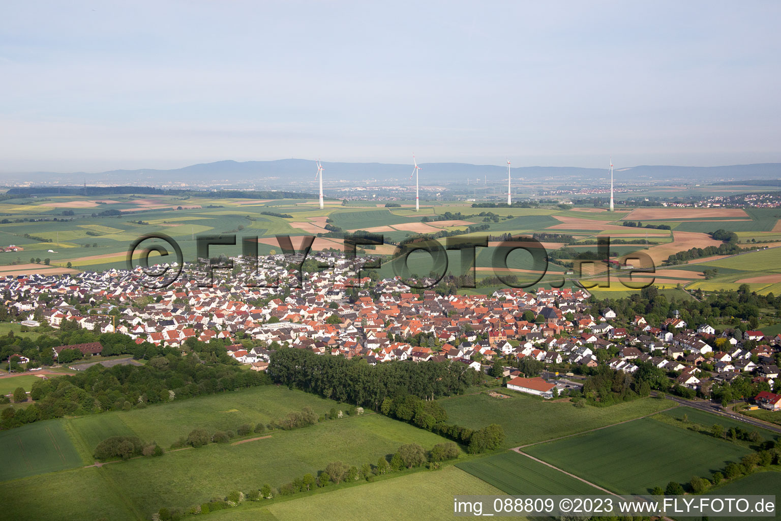 Bruchköbel im Bundesland Hessen, Deutschland von oben