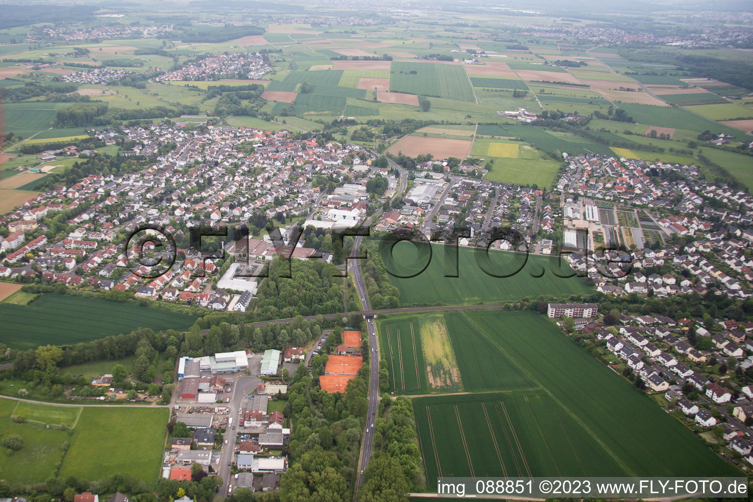 Bruchköbel im Bundesland Hessen, Deutschland aus der Vogelperspektive