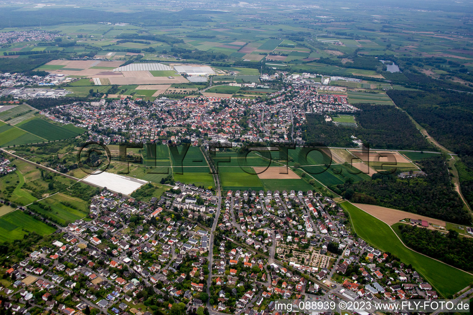 Jugenheim an der Bergstrasse im Bundesland Hessen, Deutschland aus der Drohnenperspektive