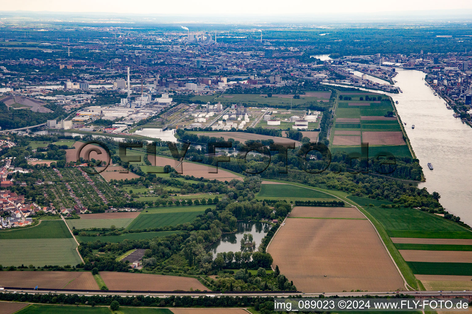 Friesenheimer Insel im Ortsteil Neckarstadt-West in Mannheim im Bundesland Baden-Württemberg, Deutschland