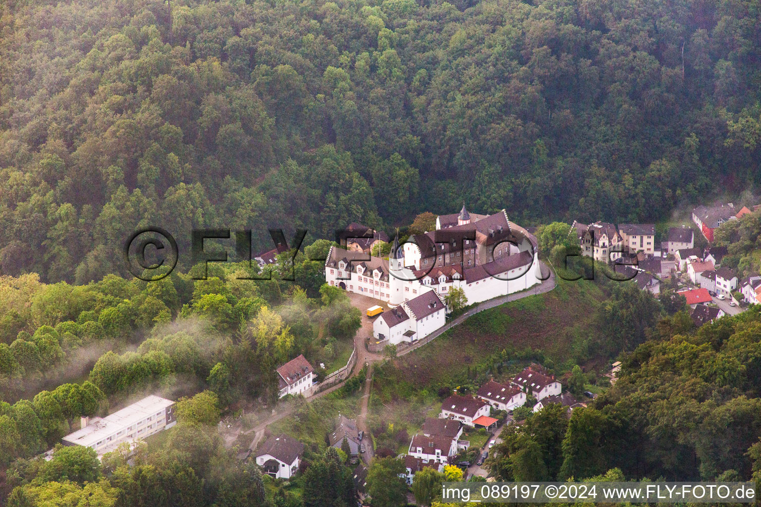 Luftbild von Schönberg, Schloß in Bensheim im Bundesland Hessen, Deutschland