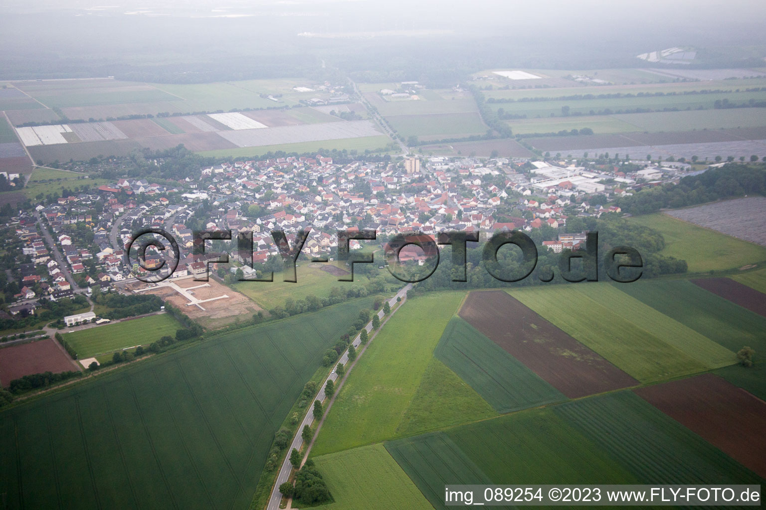 Hüttenfeld im Bundesland Hessen, Deutschland aus der Drohnenperspektive