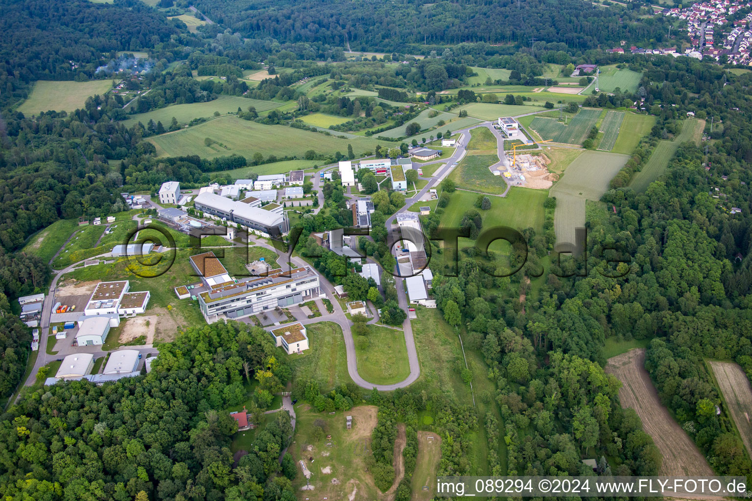 Luftbild von Gebäudekomplex des Institut Fraunhofer-Institut für Chemische Technologie ICT in Pfinztal im Bundesland Baden-Württemberg, Deutschland