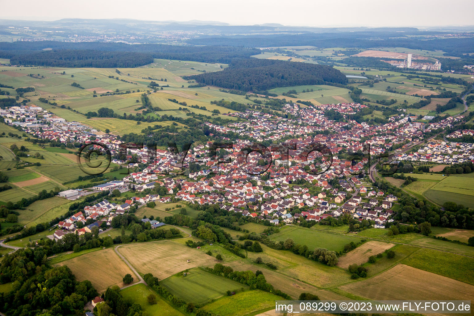 Luftbild von Von Westen im Ortsteil Jöhlingen in Walzbachtal im Bundesland Baden-Württemberg, Deutschland