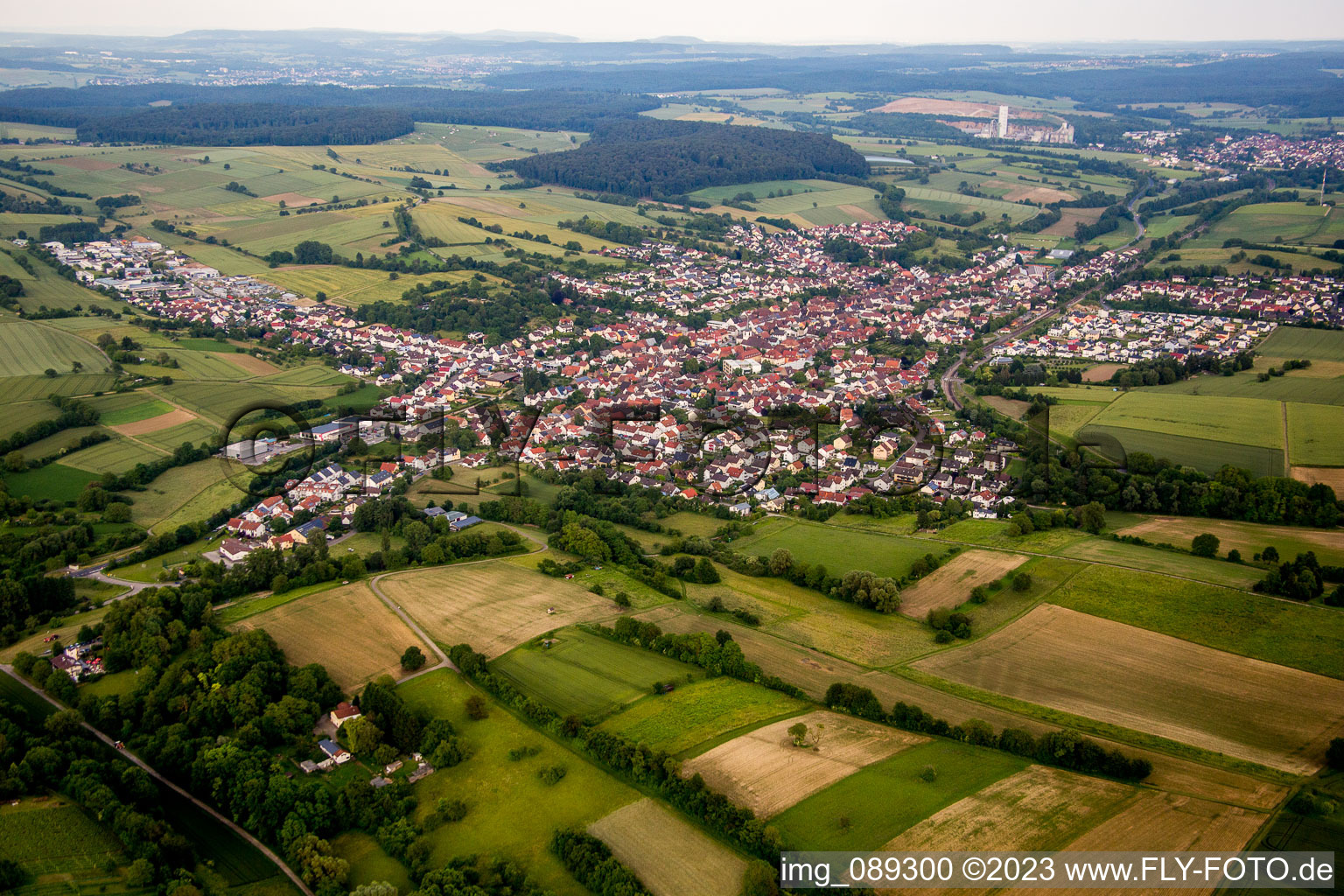 Luftaufnahme von Von Westen im Ortsteil Jöhlingen in Walzbachtal im Bundesland Baden-Württemberg, Deutschland