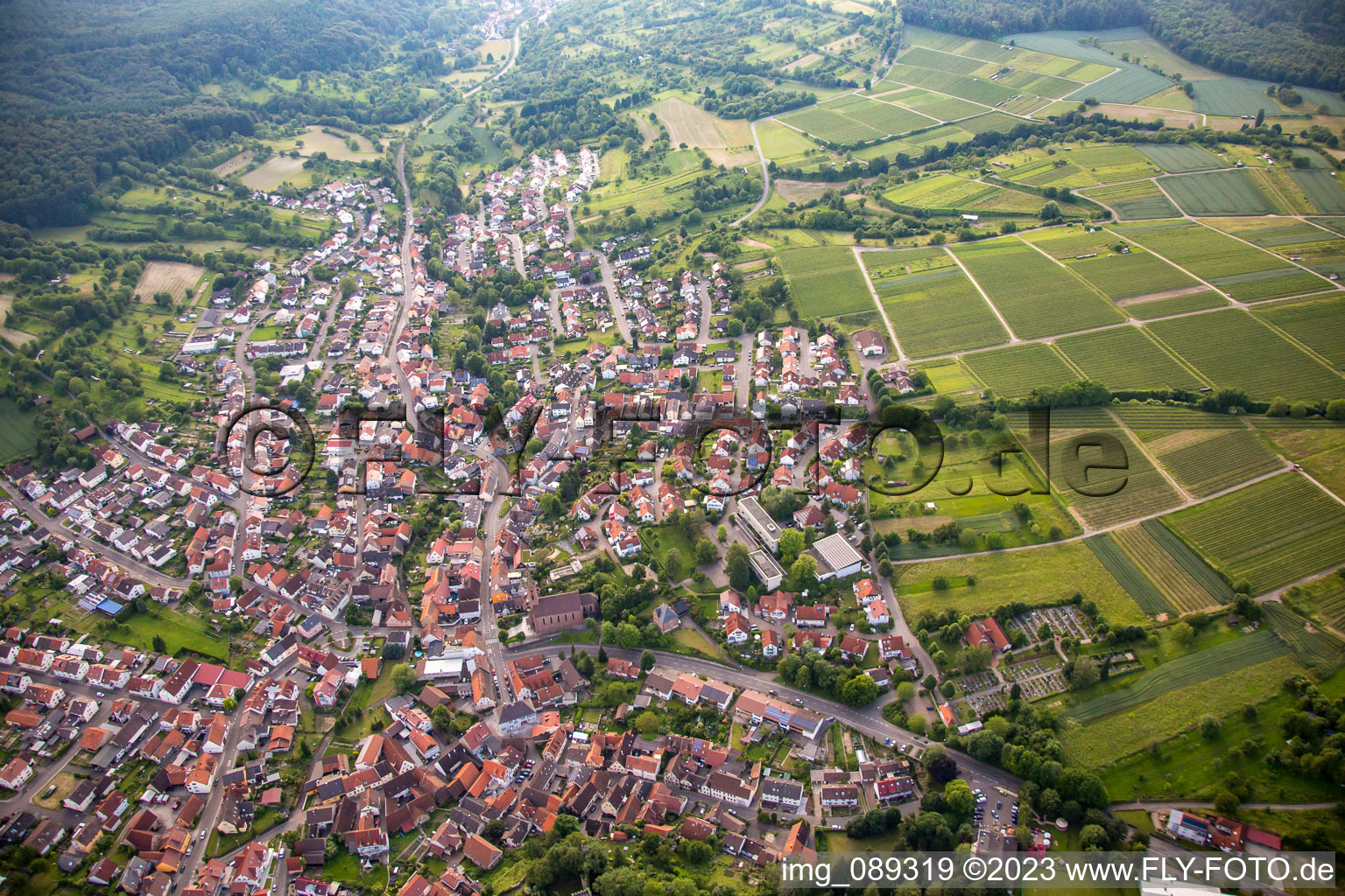 Luftbild von Ortsteil Obergrombach in Bruchsal im Bundesland Baden-Württemberg, Deutschland