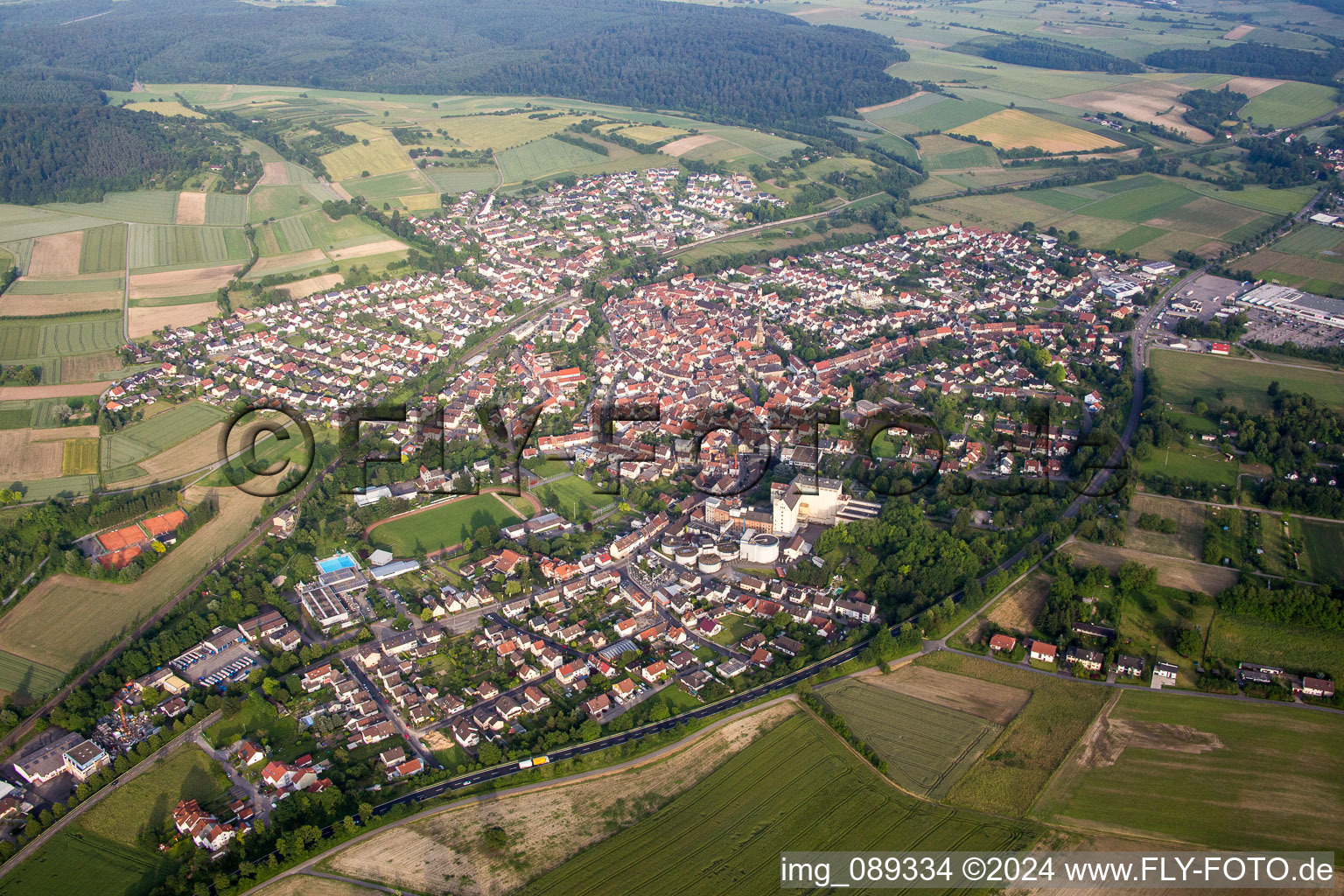 Luftbild von Ortsansicht der Straßen und Häuser der Wohngebiete im Ortsteil Heidelsheim in Bruchsal im Bundesland Baden-Württemberg, Deutschland