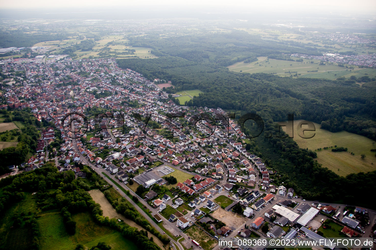 Östringen im Bundesland Baden-Württemberg, Deutschland von oben gesehen
