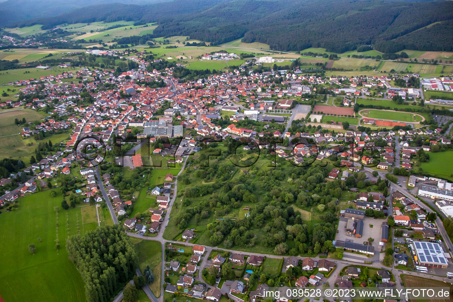 Schrägluftbild von Ortsteil Beerfelden in Oberzent im Bundesland Hessen, Deutschland