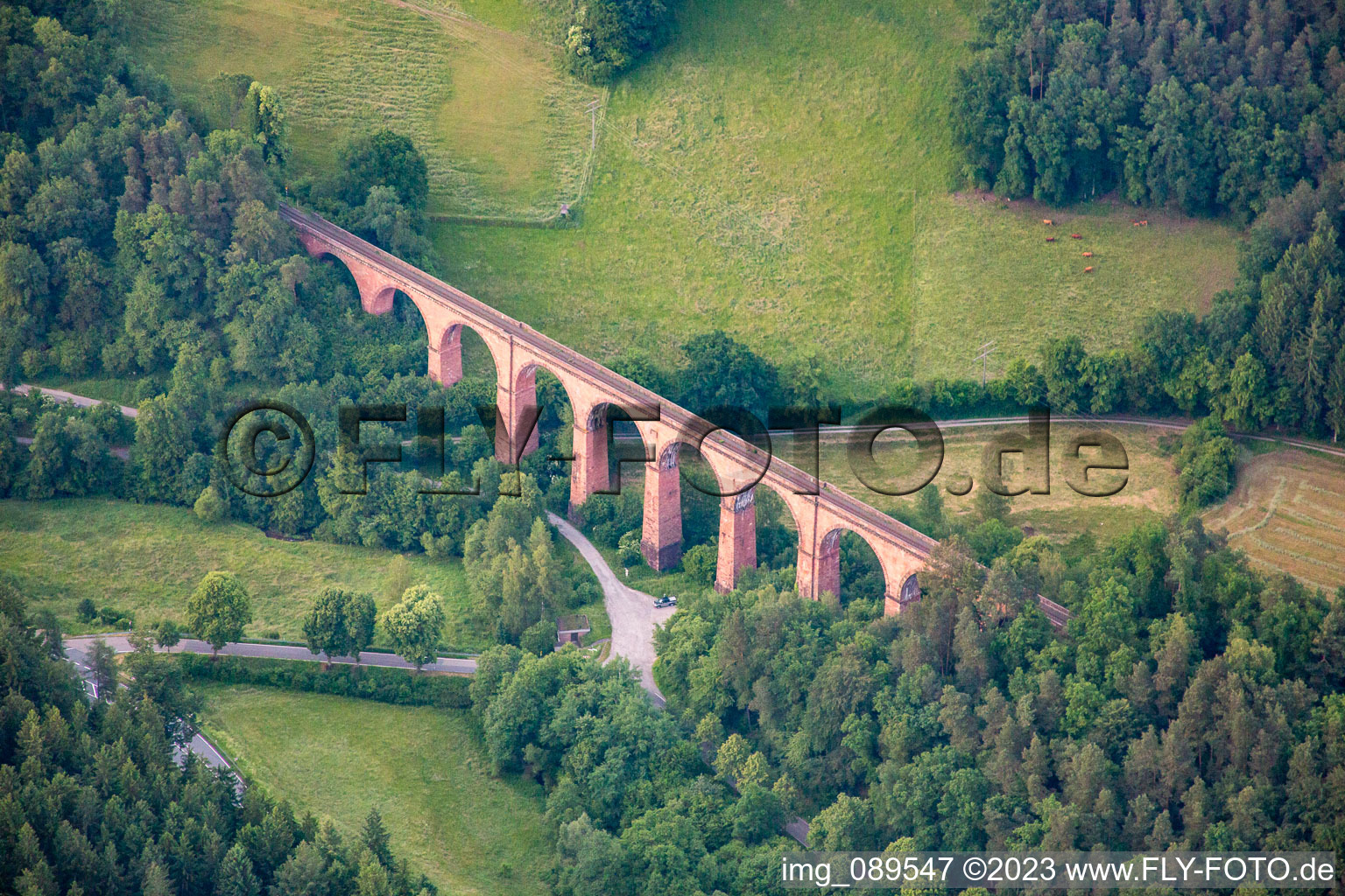 Himbächel-Viadukt im Ortsteil Hetzbach in Oberzent im Bundesland Hessen, Deutschland