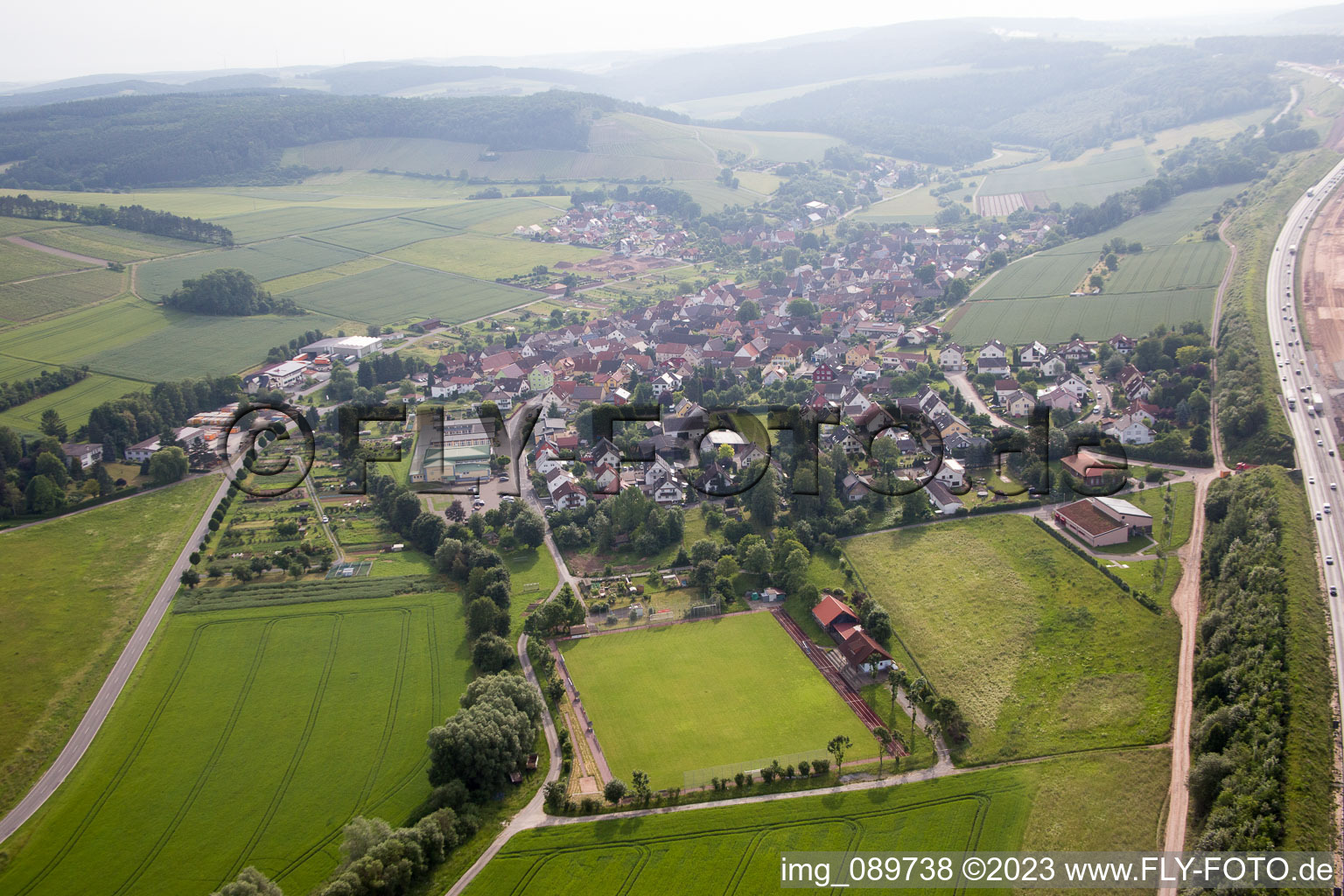 Schrägluftbild von Dertingen im Bundesland Baden-Württemberg, Deutschland