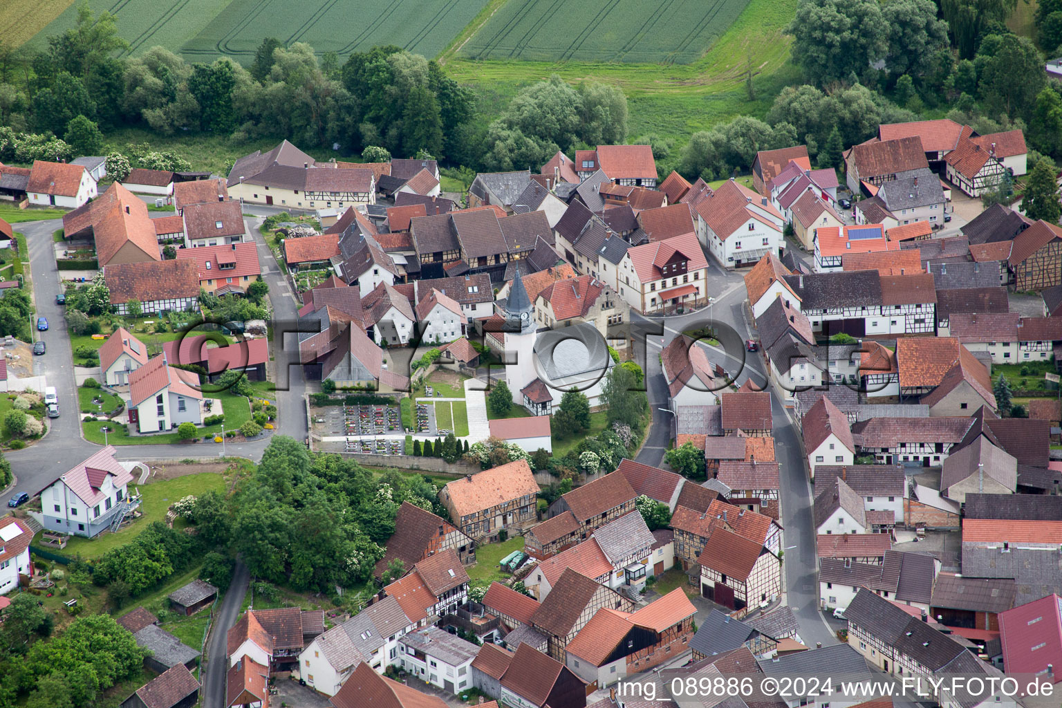 Luftbild von Dorf - Ansicht im Ortsteil Gollmuthhausen in Höchheim im Bundesland Bayern, Deutschland
