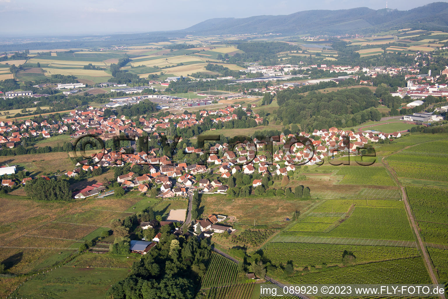 Altenstadt im Bundesland Bas-Rhin, Frankreich aus der Vogelperspektive