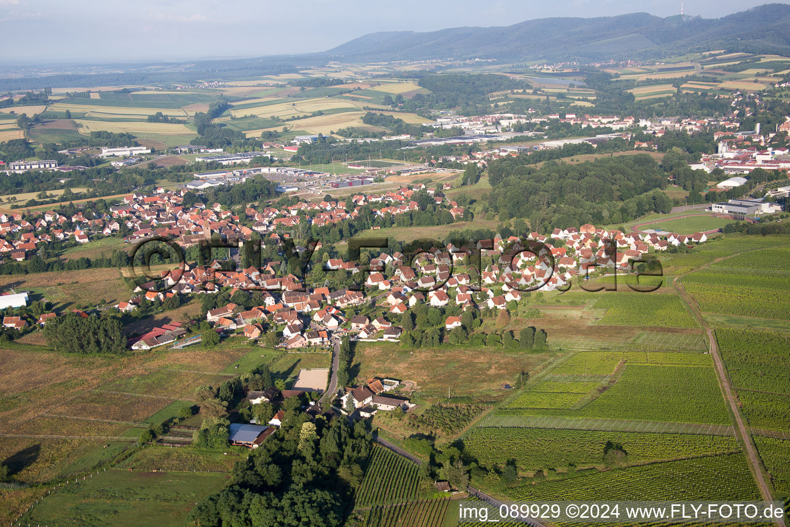 Drohnenaufname von Ortsteil Altenstadt in Wissembourg im Bundesland Bas-Rhin, Frankreich