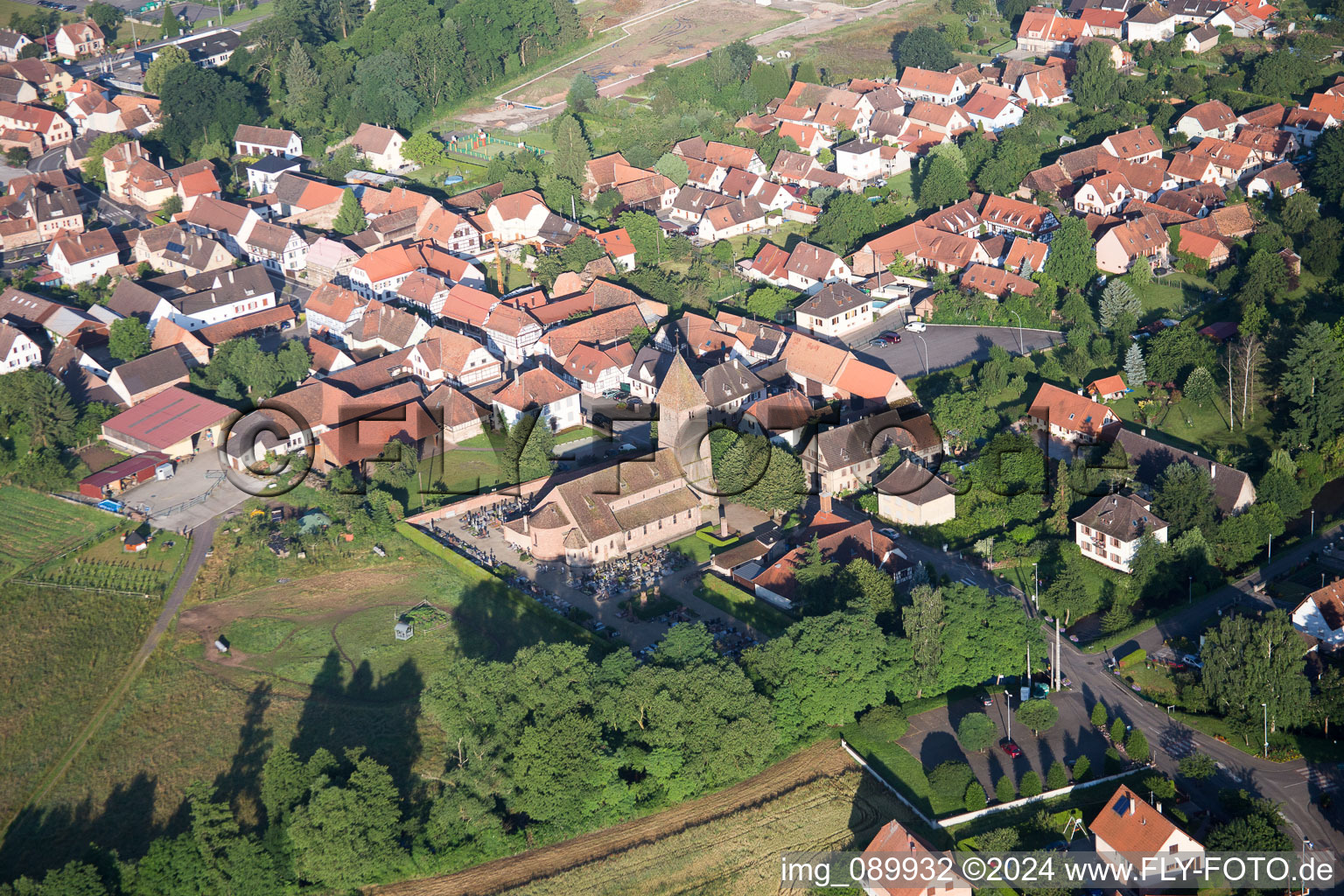 Drohnenbild von Altenstadt im Bundesland Bas-Rhin, Frankreich