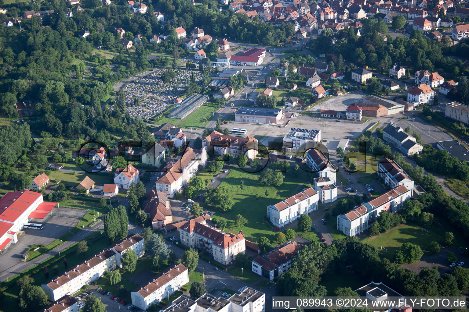 Rue du Général Abel Douay vor dem Friedhof in Wissembourg im Bundesland Bas-Rhin, Frankreich