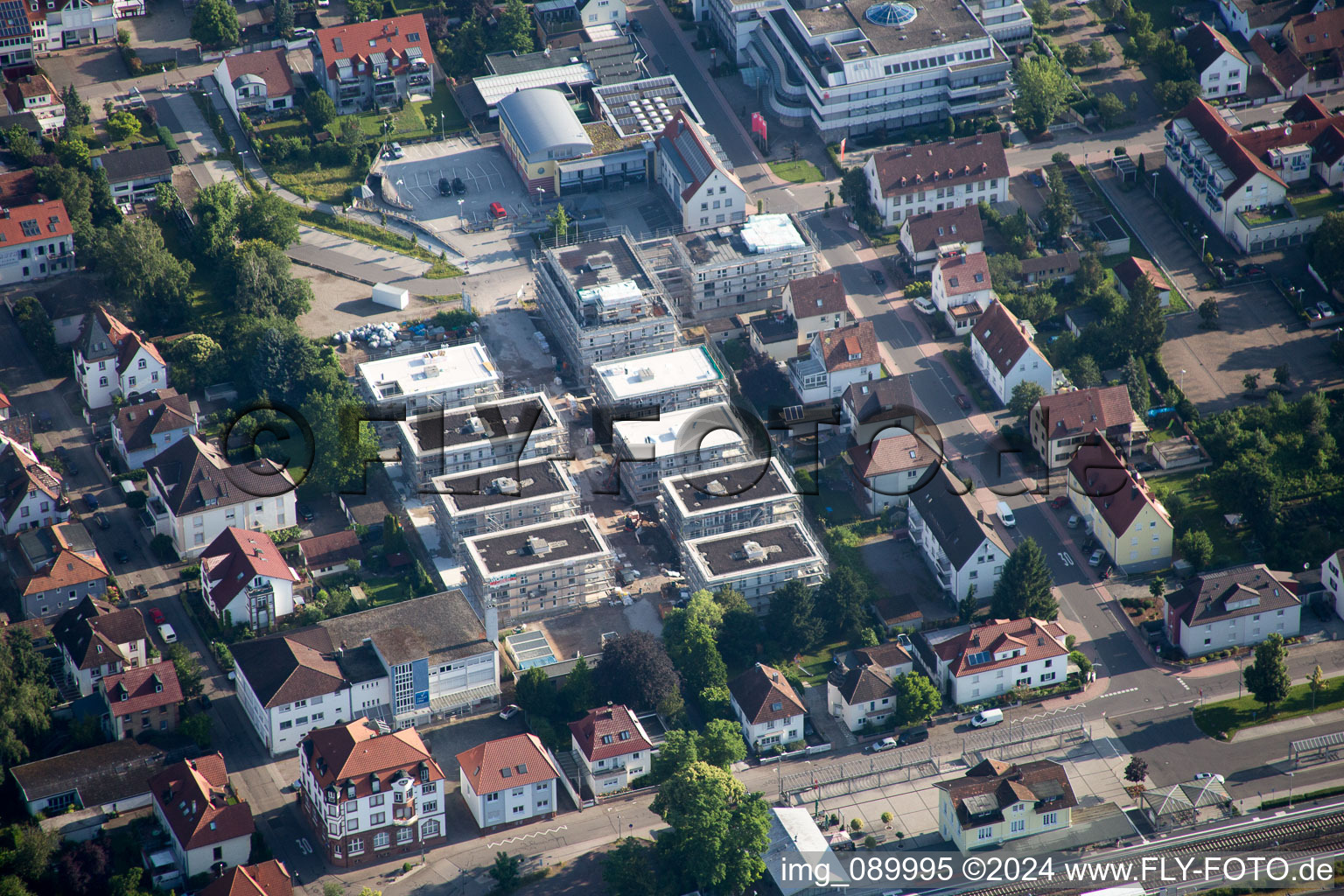 Gebäude- Ensemble- Baustellen zum Neubau eines Stadtquartiers 'Im Stadtkern' in Kandel im Bundesland Rheinland-Pfalz, Deutschland vom Flugzeug aus