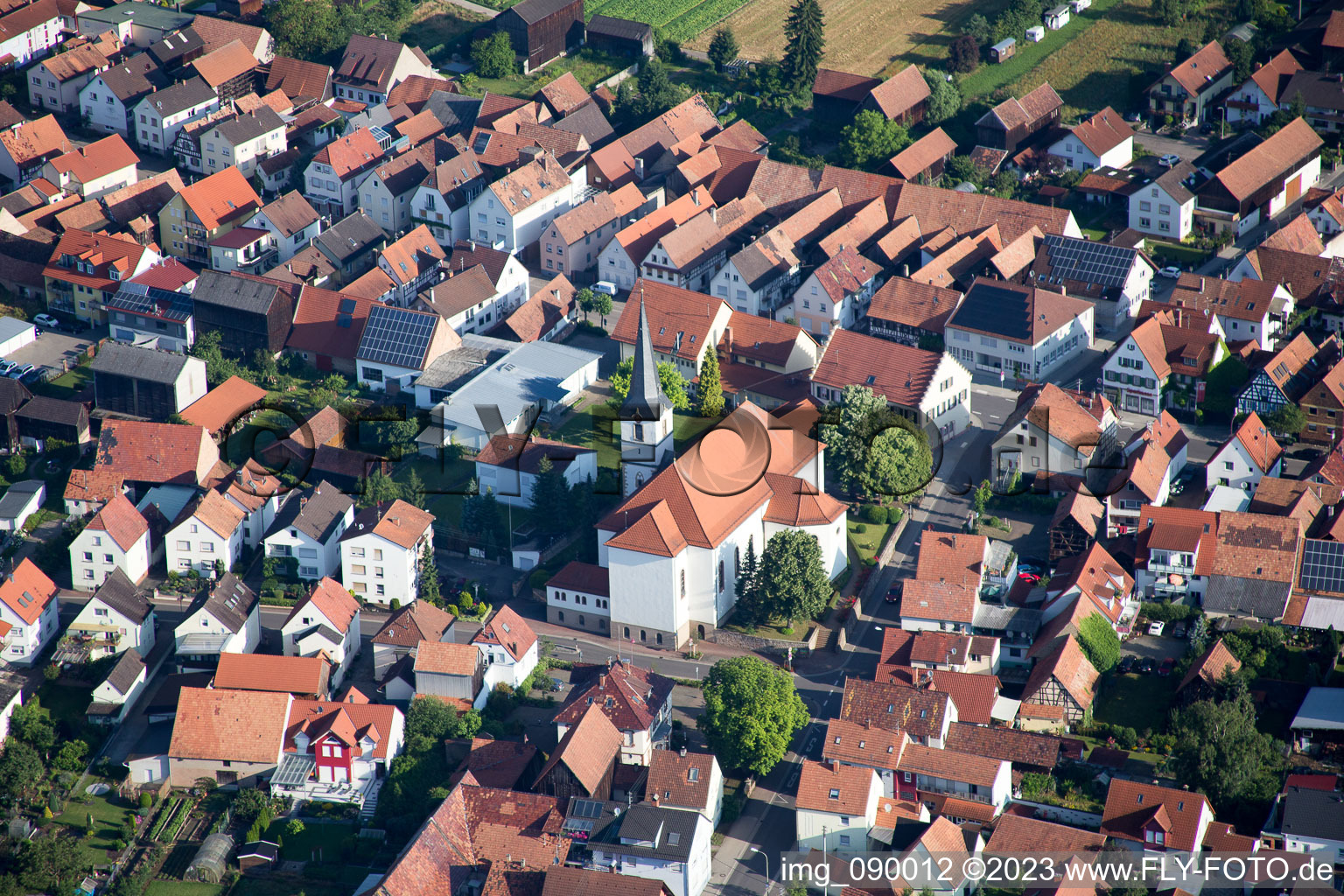 Schrägluftbild von Hatzenbühl im Bundesland Rheinland-Pfalz, Deutschland