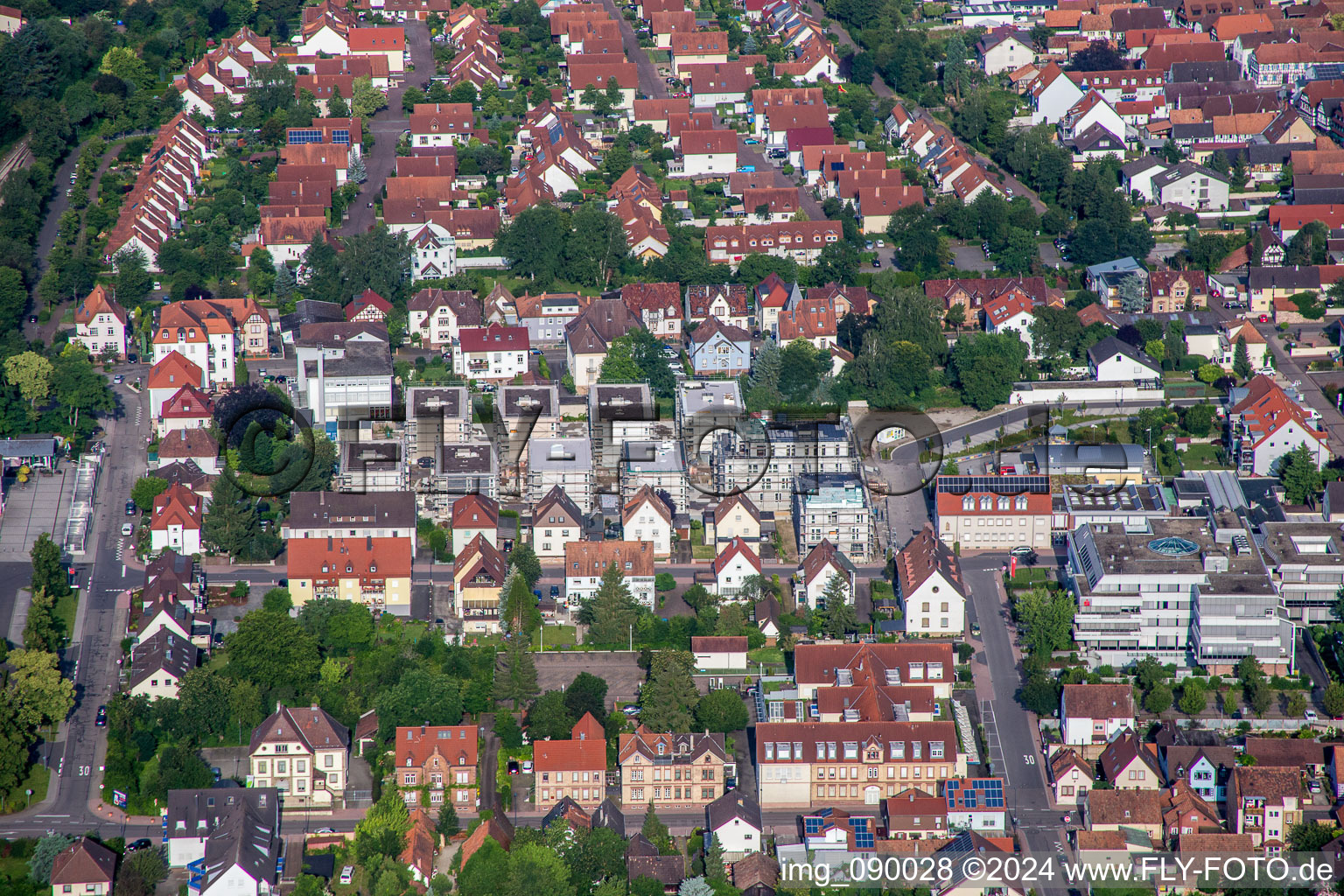 Gebäude- Ensemble- Baustellen zum Neubau eines Stadtquartiers 'Im Stadtkern' in Kandel im Bundesland Rheinland-Pfalz, Deutschland aus der Luft betrachtet