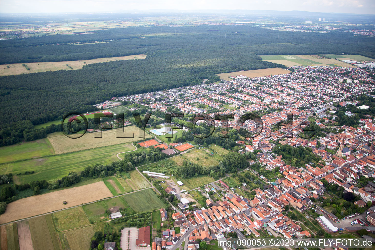 Bellheim im Bundesland Rheinland-Pfalz, Deutschland vom Flugzeug aus