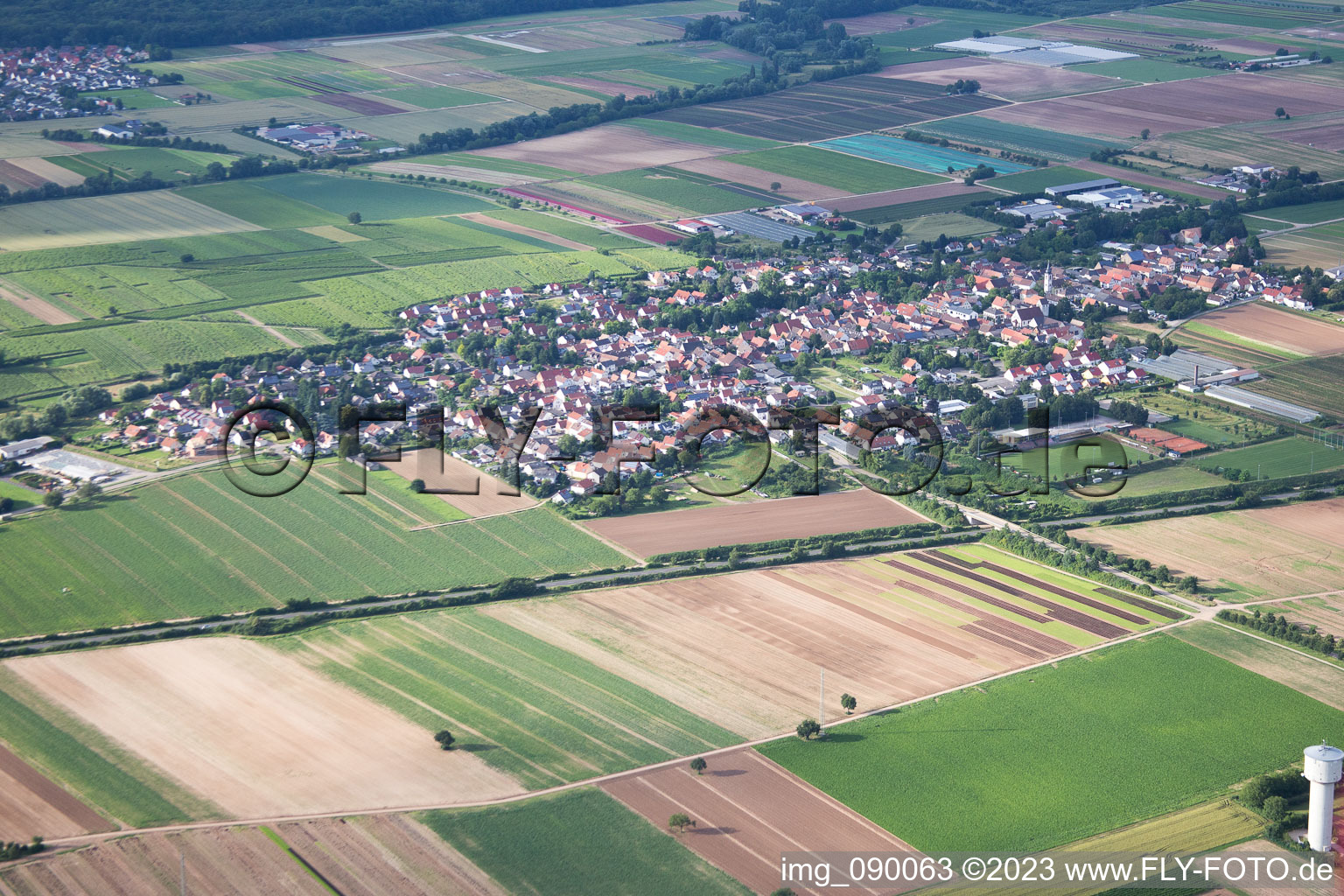 Luftaufnahme von Weingarten im Bundesland Rheinland-Pfalz, Deutschland