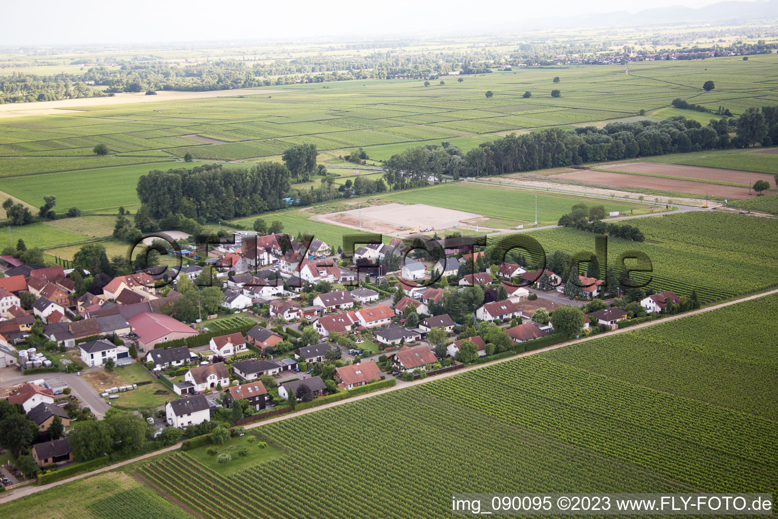 Ortsteil Duttweiler in Neustadt an der Weinstraße im Bundesland Rheinland-Pfalz, Deutschland vom Flugzeug aus