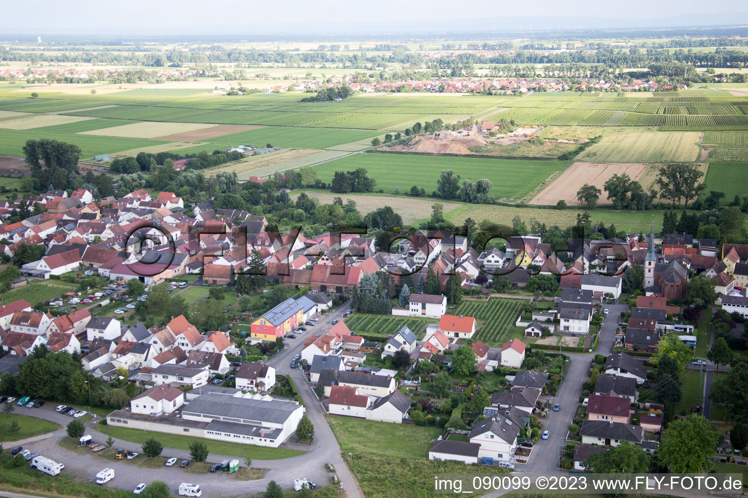 Drohnenbild von Ortsteil Duttweiler in Neustadt an der Weinstraße im Bundesland Rheinland-Pfalz, Deutschland