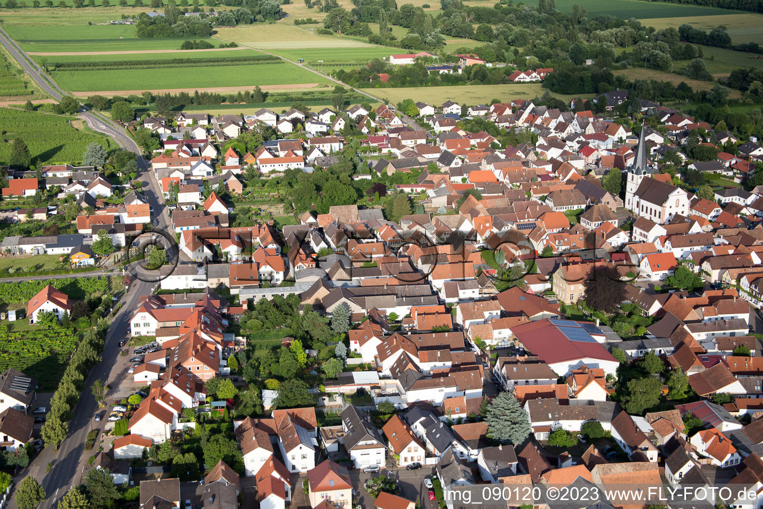 Schrägluftbild von Venningen im Bundesland Rheinland-Pfalz, Deutschland