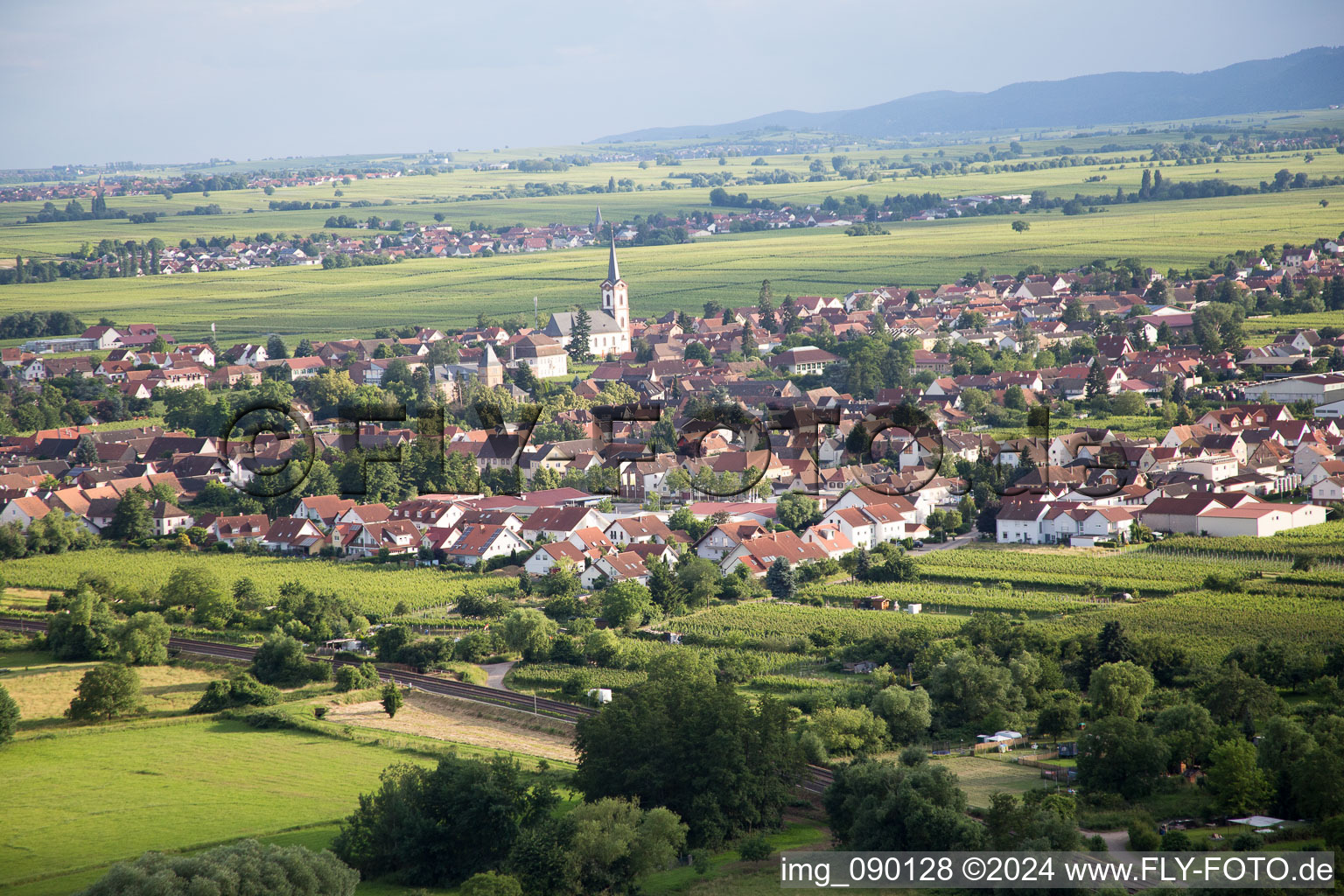Ortsansicht der Straßen und Häuser der Wohngebiete im Ortsteil Eckel in Edesheim im Bundesland Rheinland-Pfalz, Deutschland