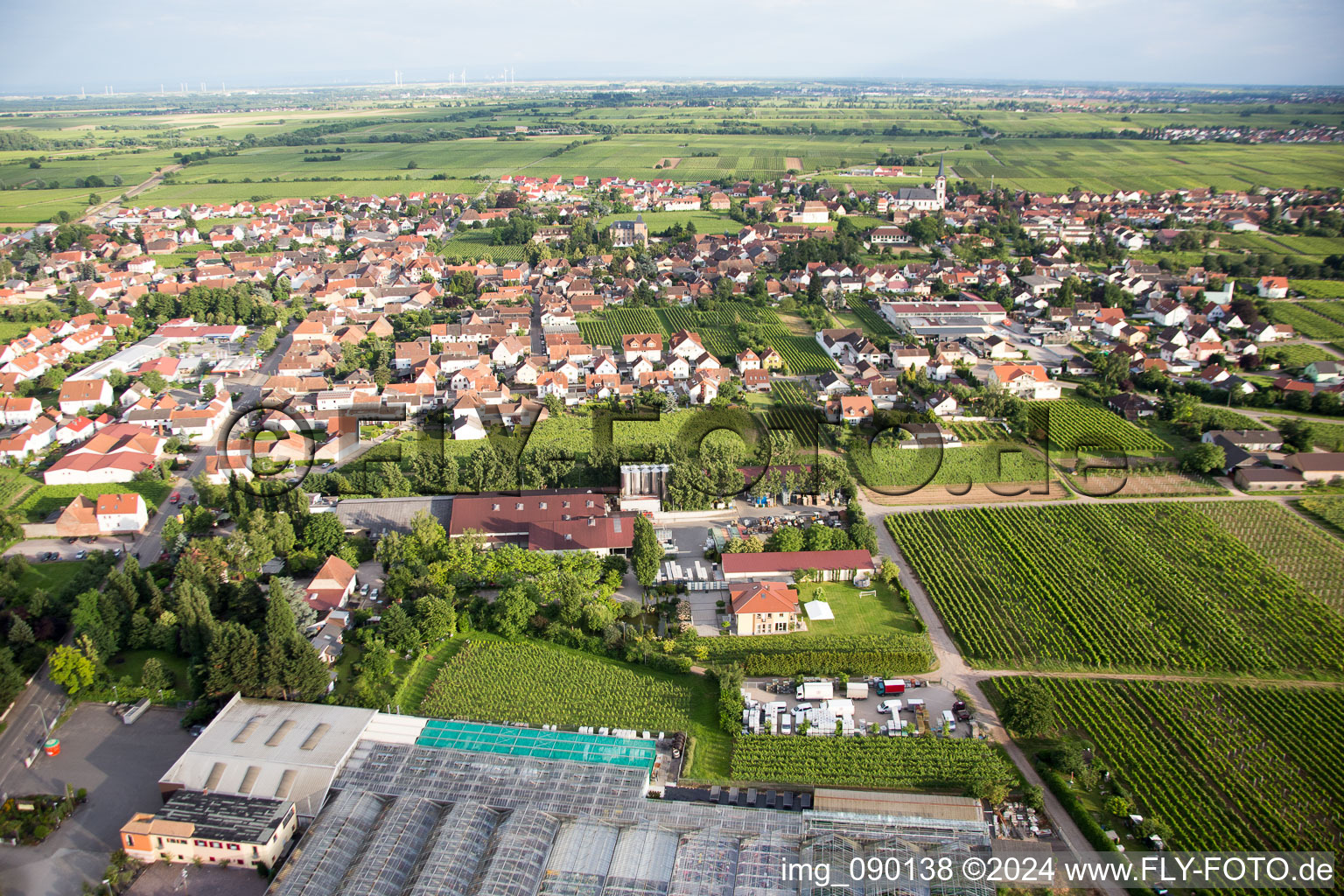 Luftbild von Ortsansicht der Straßen und Häuser der Wohngebiete im Ortsteil Eckel in Edesheim im Bundesland Rheinland-Pfalz, Deutschland