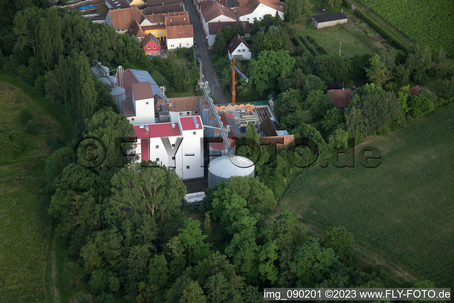 Bischoff-Mühl im Ortsteil Appenhofen in Billigheim-Ingenheim im Bundesland Rheinland-Pfalz, Deutschland von oben