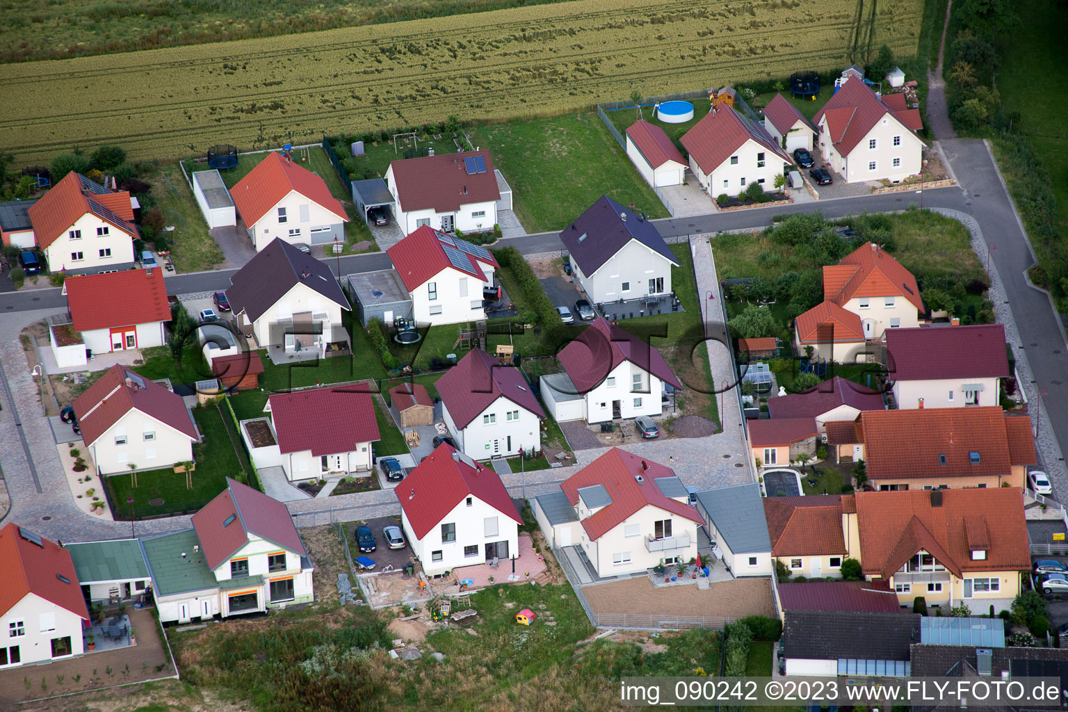 Barbelroth im Bundesland Rheinland-Pfalz, Deutschland aus der Drohnenperspektive
