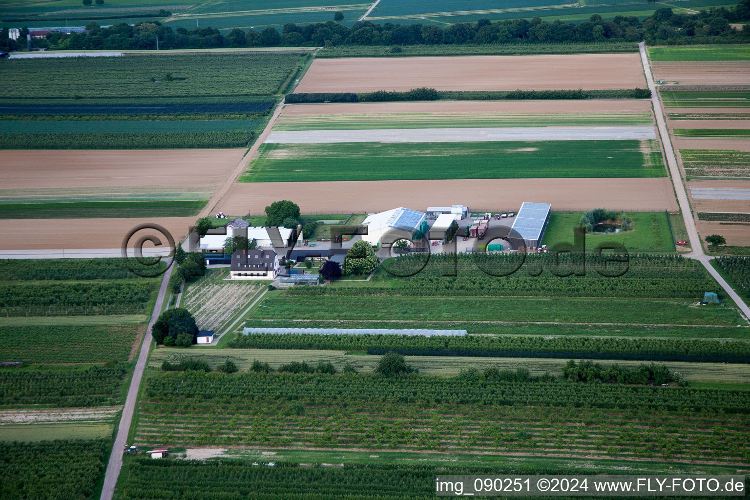 Winden, Bauer's Garten im Bundesland Rheinland-Pfalz, Deutschland