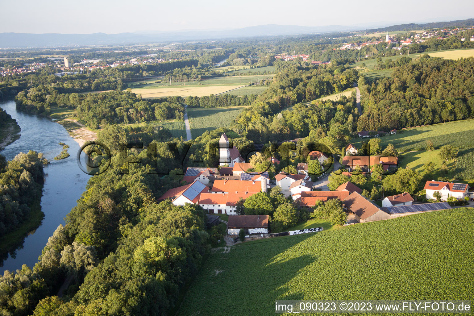 Schrägluftbild von Zulling im Bundesland Bayern, Deutschland
