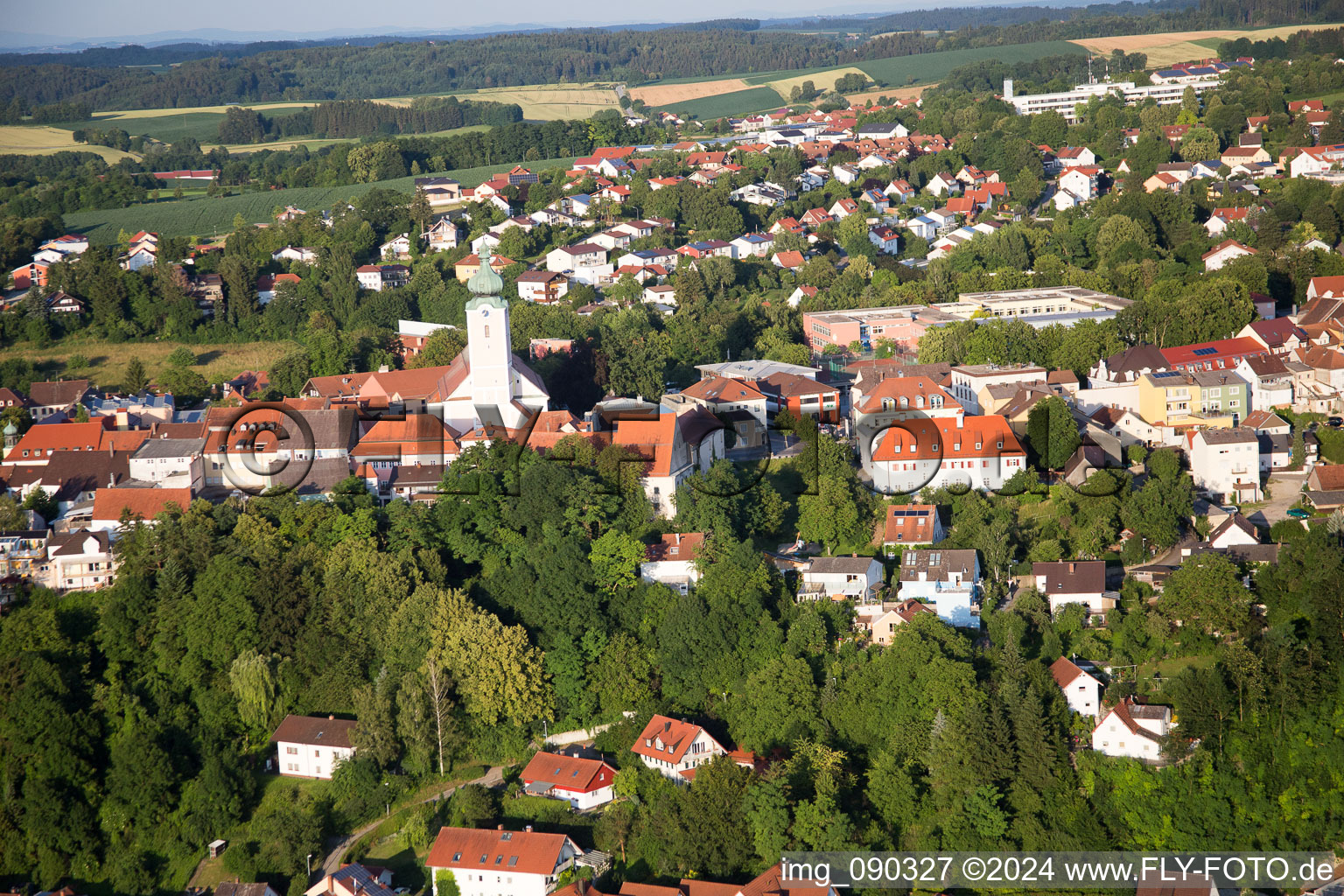 Luftbild von Landau an der Isar, Bach im Bundesland Bayern, Deutschland