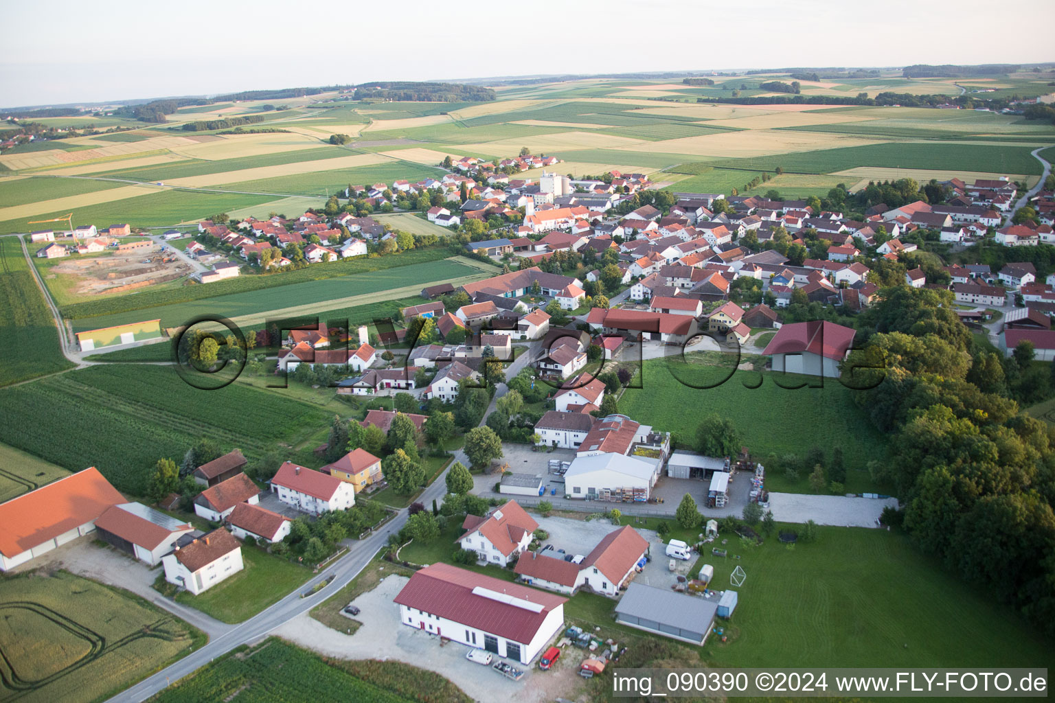 Schrägluftbild von Oberpöring im Bundesland Bayern, Deutschland