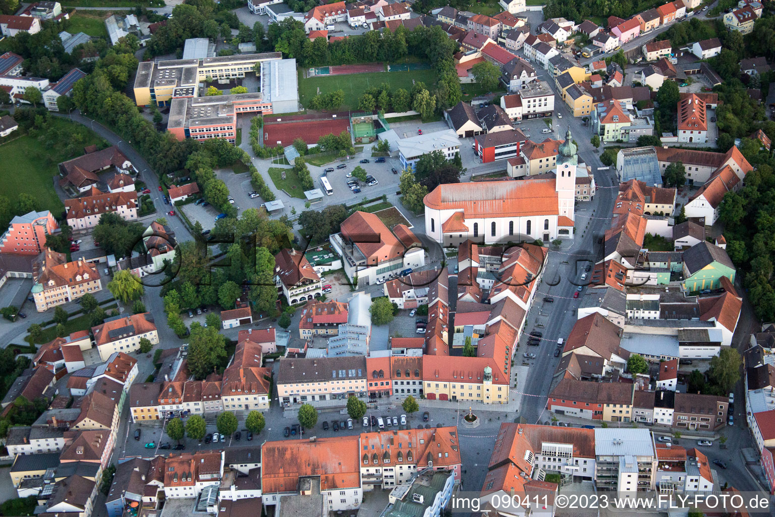 Landau an der Isar im Bundesland Bayern, Deutschland aus der Luft betrachtet